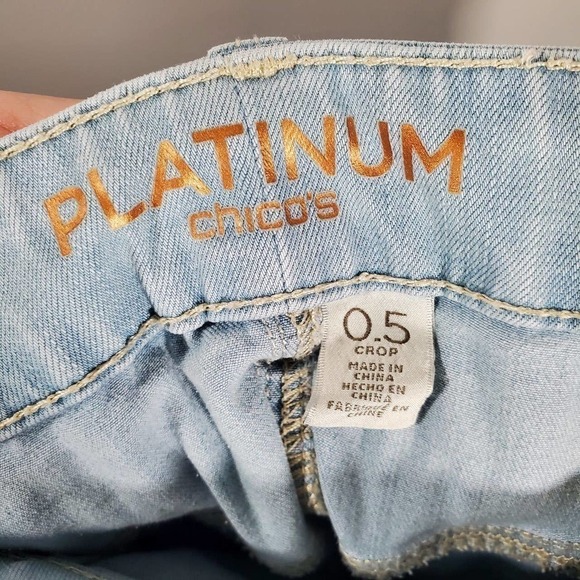 Chico's Platinum Crop Straight Leg Jeans Light Wash Blue Size .5 / Small - Picture 8 of 13